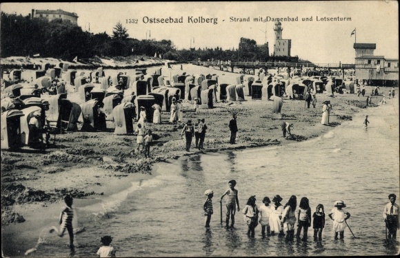 Postcard Kołobrzeg Kolberg Pomerania, beach with ladies' bath, pilot tower