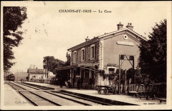 Postcard Champs Saint Bris Yonne, train station, platform side