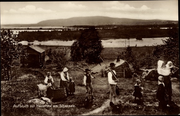 PC Sweden, departure for the hay harvest at Lake Siljan, costumes