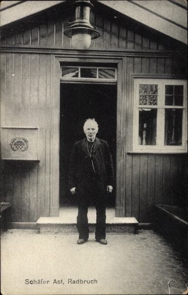 PC Radbruch Lower Saxony, shepherd branch, standing portrait