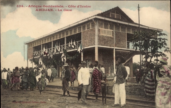 Ak Abidjan Elfenbeinküste, Bahnhof Gleisseite