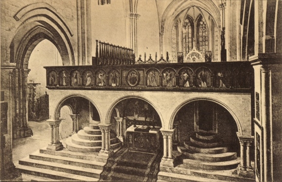 Ak Naumburg an der Saale, Innenansicht Dom, Hochaltar, Architekturstile, prächtige Säulen
