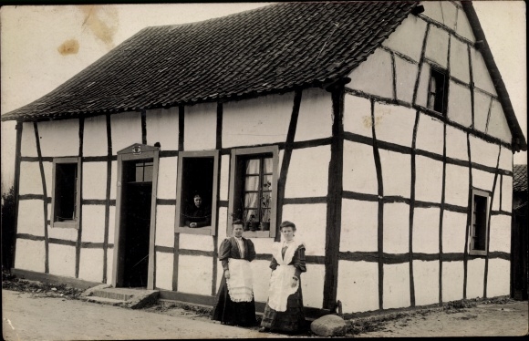 Photo Postcard Horrem Kerpen an der Erft, Two women in front of a house