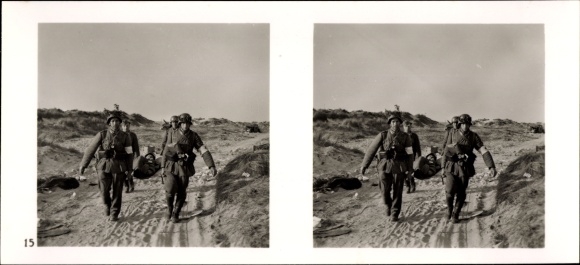 Stereo image photo &quot;The Battle in the West&quot; No. 15 medics in the firing range at Dunkirk