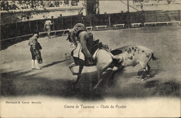 CPA Course de Taureaux, Chute du Picador