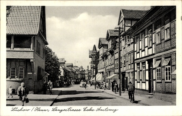 Postcard Lüchow in Wendland, street with old half-timbered houses, people, bicycles, daylight, town...
