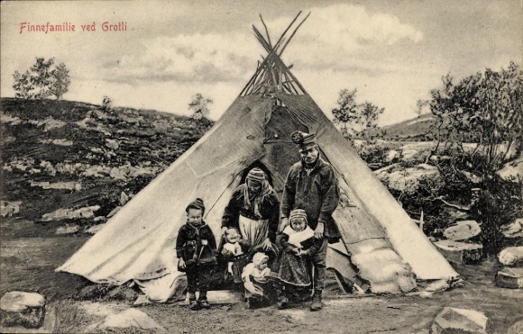 Postcard Finnish family at Grotli