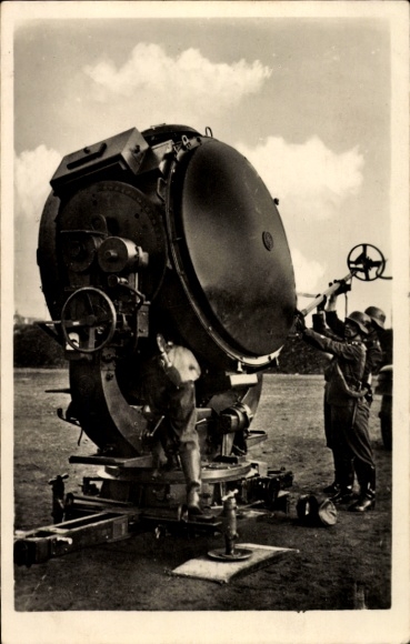 Ak Deutsche Wehrmacht, Nachtscheinwerfer, Flak, Flugabwehr, Soldaten, II. WK