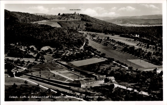 Ak Salach im Filstal, Luftaufnahme vom Schwimmbad, Landschaft, Gebäude, Flugzeugansicht