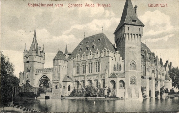 KP Budapest Węgry, Zamek Vajda Hunyad, woda, drzewa, architektura