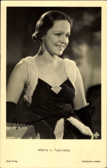 Ak Schauspielerin Maria von Tasnady, Portrait im Kleid, Ross 9605/1, UfA, Autogramm