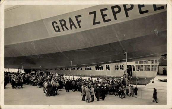 Postcard airship LZ 127 Graf Zeppelin, entrance to the pilot and passenger gondola, tour
