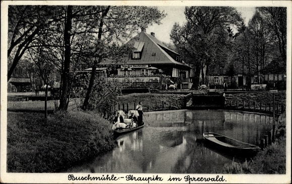 KP Straupitz w dzielnicy Dahme Spreewald, Kahn, Gasthaus Buschmühle, kobiety w tradycyjnych strojach