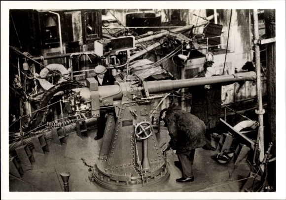 Photo British warship, picket boat, interior view, gun