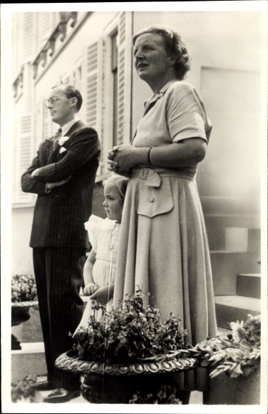 Postcard Juliana of the Netherlands and Prince Bernhard of the Netherlands, portrait 1948