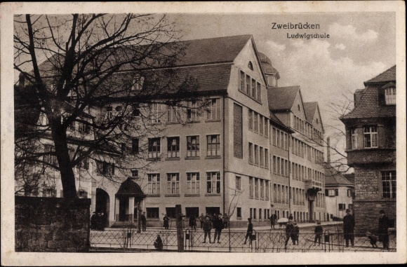 Postcard Zweibrücken in der Pfalz, Ludwigschule, schoolyard with children