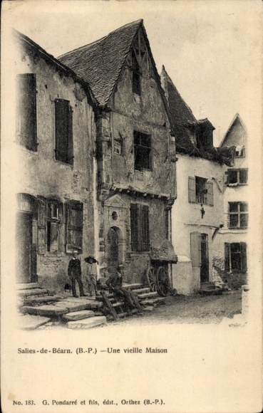 Postcard Salies de Béarn Pyrénées Atlantiques, an old house