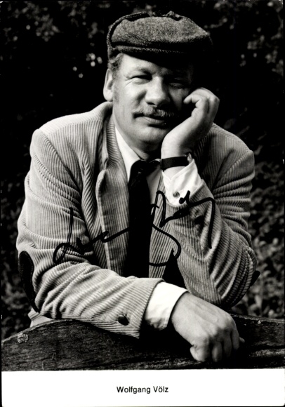Postcard actor Wolfgang Völz, portrait, cap, autograph