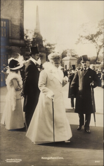 Koning Frederik VIII van Denemarken met familie