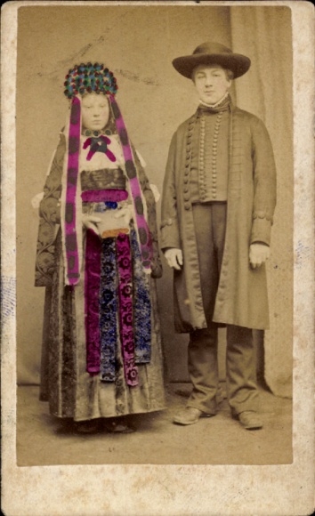 CdV couple in Oldenburg costume