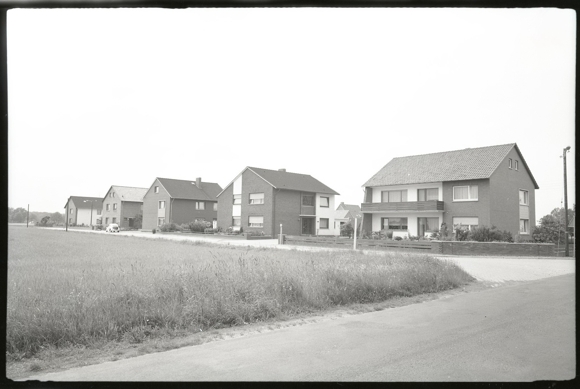 6 Zelluloid Negative Varrel in Niedersachsen, Schule, Straße, Kirche