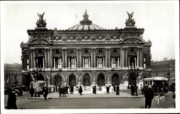 Postcard Paris IX Opéra, historic opera house, majestic architecture, people on the street, sc