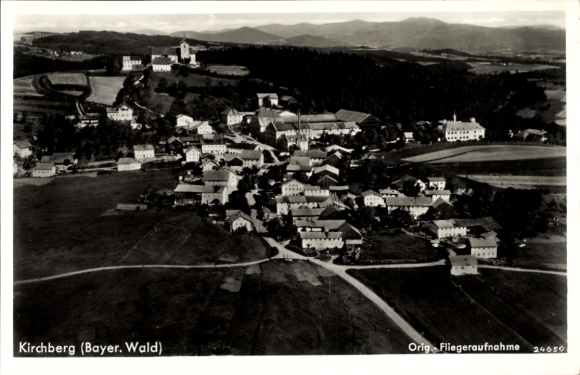 Ak Kirchberg vorm Wald Tiefenbach bei Passau Niederbayern, Luftaufnahme