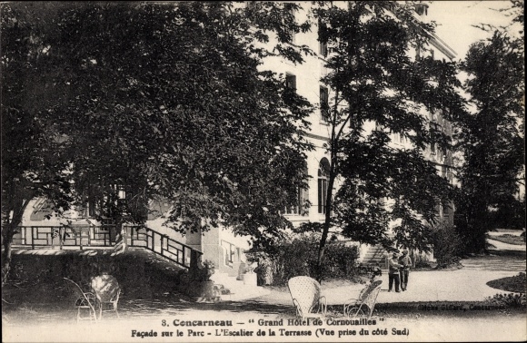 Postcard Concarneau Finistère, Grand Hotel de Cornouailles, Facade on the Park