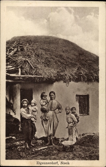 Postcard Niš Nisch Serbia, gypsy village, family picture