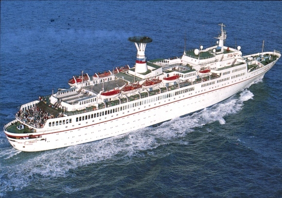 Postcard TS Maxim Gorki, Soviet cruise ship