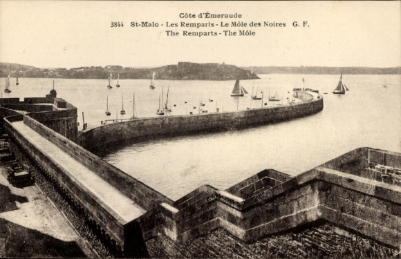 CPA Saint Malo Ille et Vilaine Bretagne, Les Remparts, Le Môle des Noires