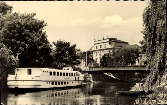 Postcard Oranienburg in Brandenburg, ship on the water, bridge, buildings in the background, trees