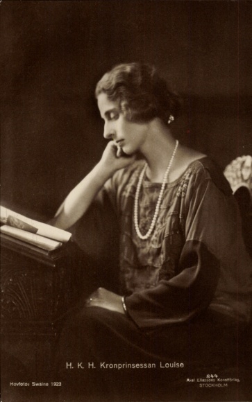 Postcard Crown Princess Louise Mountbatten, portrait in profile