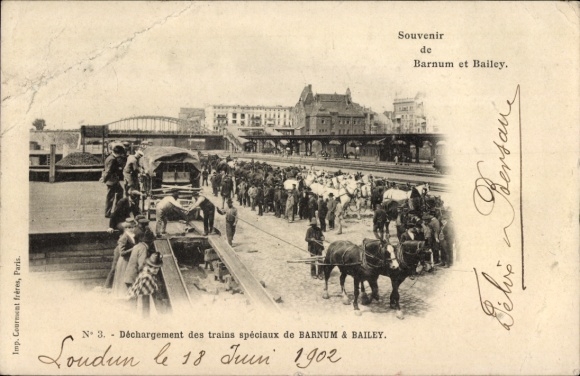 Postcard Barnum and Bailey, unloading special trains