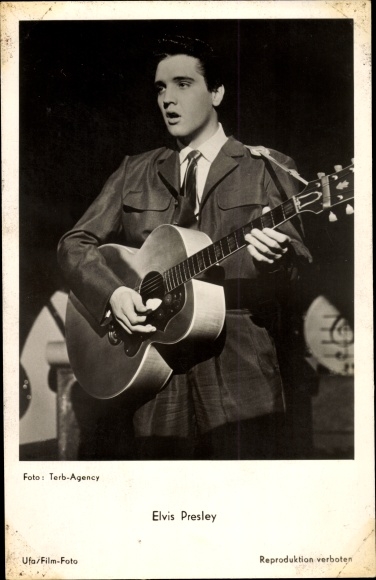 KP piosenkarz i aktor Elvis Presley, gitara