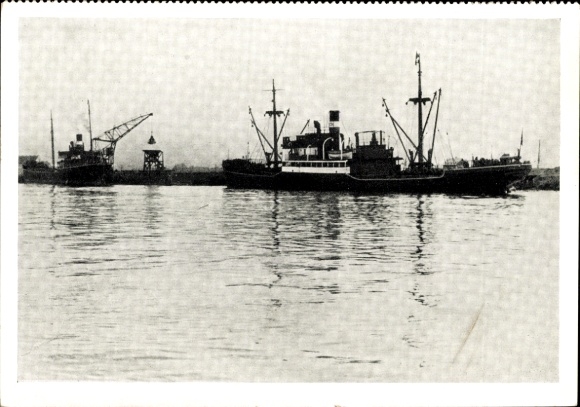 foto van stoomboot Annie Hugo Stinnes, Edmund Hugo Stinnes blust kolen in Koningsbergen