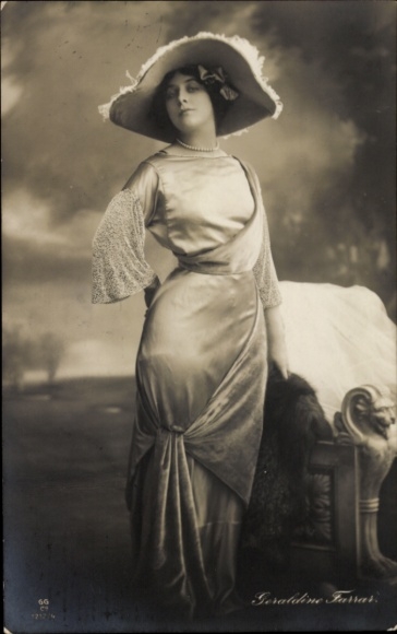 Postcard opera singer and actress Geraldine Farrar, standing portrait