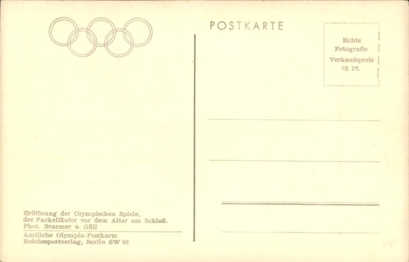 Postcard Berlin Charlottenburg, Olympics 1936, opening, torch runner in front of the altar at the palace