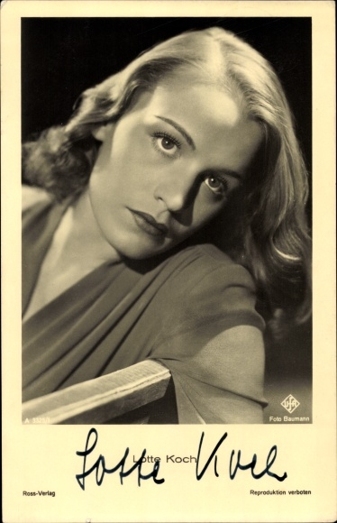 Postcard actress Lotte Koch, portrait