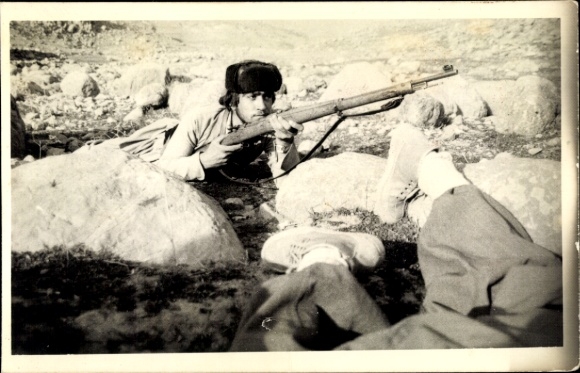 Foto Ak Iran, Komalah, Krieger mit Gewehr