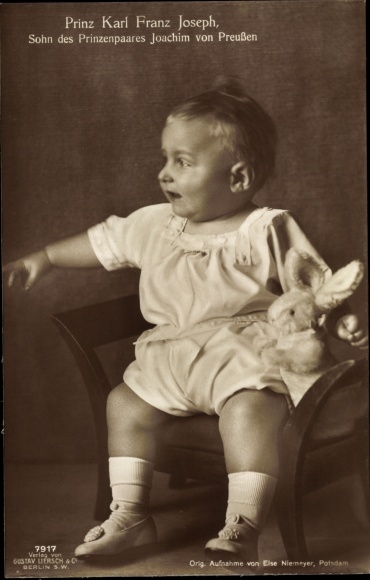 Ak Prinz Karl Franz Joseph, Sohn von Prinz Joachim von Preußen, Plüschhase
