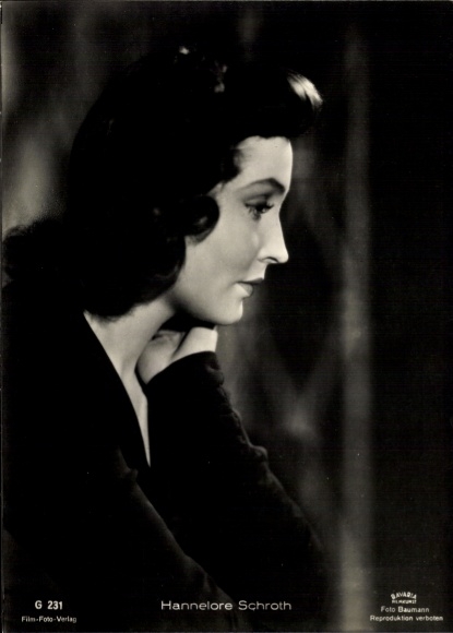 Ak-actrice Hannelore Schroth, portret in profiel