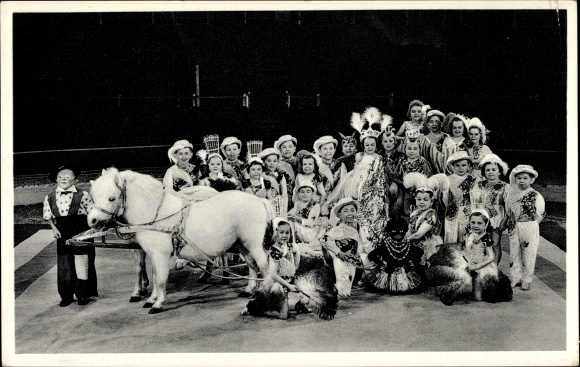 Postcard CH Schäfers Circus Stadt Liliput, Munich Solln, Memlingstraße 11, pony, group photo