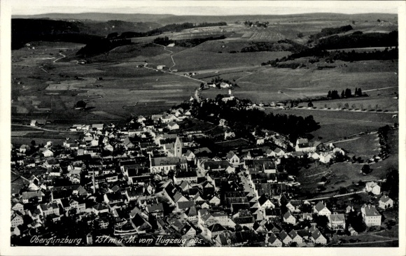 Ak Obergünzburg im Allgäu, Luftaufnahme von  weite Landschaft,  Gebäude, Kirchen