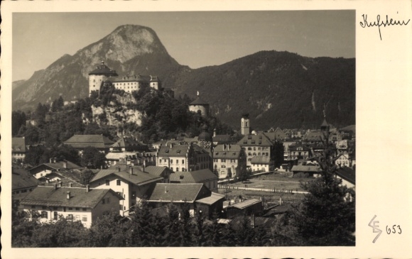Ak Kufstein in Tirol, Blick auf die Stadt, Schloss  umliegende Berge