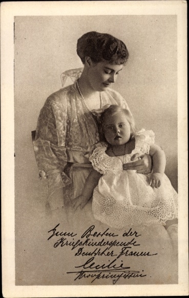 Postcard Crown Princess Cecile with daughter Alexandrine, photographer W. Niederastroth