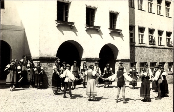 Photo PC Burghausen an der Salzach Upper Bavaria, historical dance game 1931, costumes