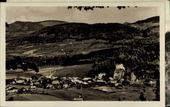 Ak Adnet Salzburg, Blick über Wiese und Ortschaft zum Wimberg