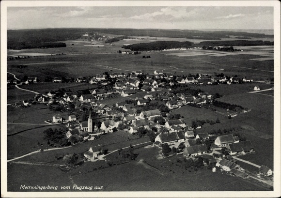 Ak Memmingerberg Schwaben Unterallgäu, Luftaufnahme von  ländliche Umgebung, Häuser