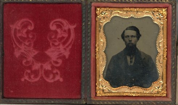 Daguerreotype Photo portrait Gold Frame Antique Red Velvet, Man